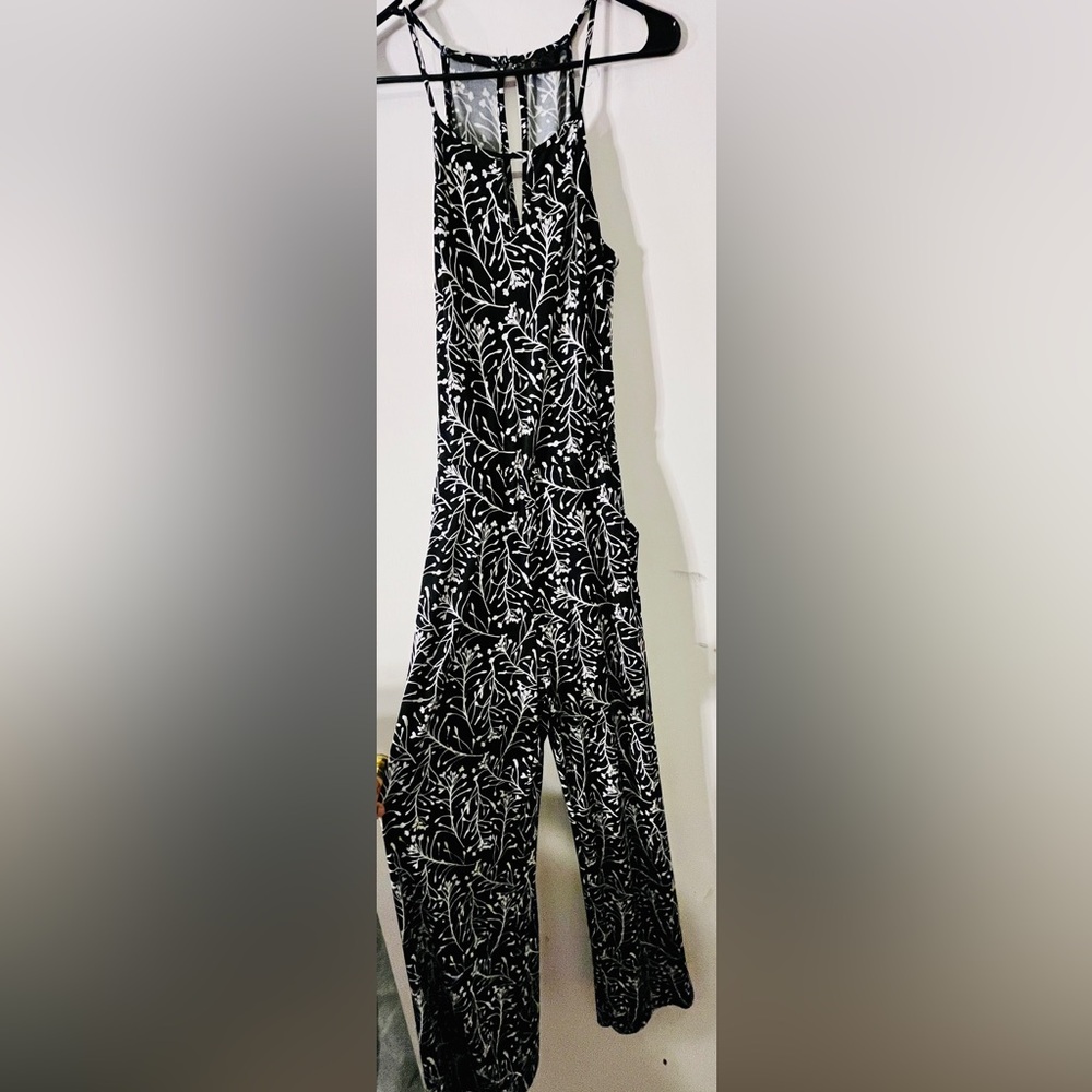 Chic Black and White Leaf Print Jumpsuit